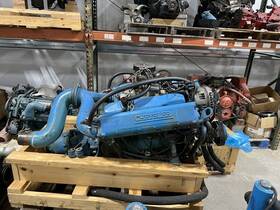 Chrysler Marine M426 Engines 1967 Standard And Opposite Rotation Complete
