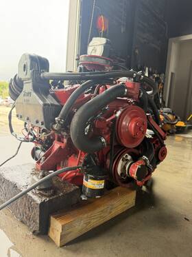 Volvo Penta 10472756 4.3 V6 Aq270 Marine Engine Freshwater Low Hours Runs Excellent